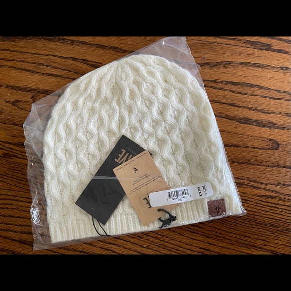 Frye Knit Beanie Hat NWT - Picture 3 of 7